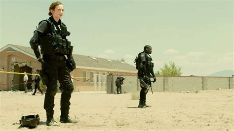 Sicario! A Thriller Exploding with Borderline Intensity and Moral Ambiguity